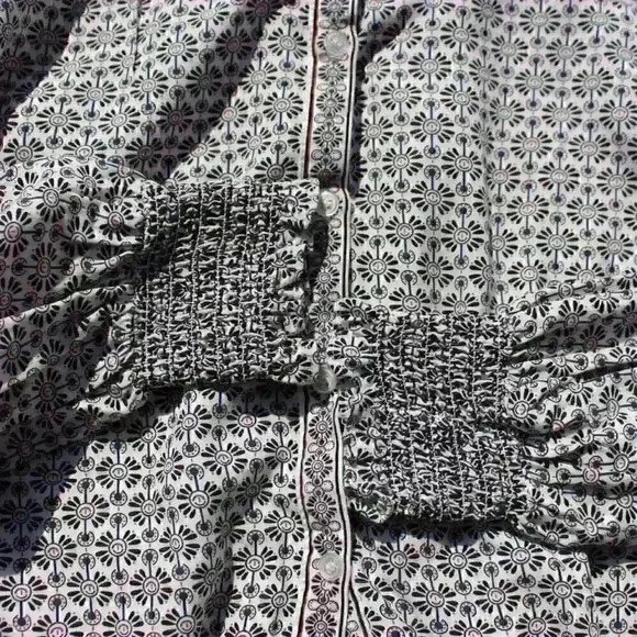 MAX STUDIO 70s Style Retro Smocked Cuff Button Up Lightweight Rayon Blouse Small - Picture 4 of 9